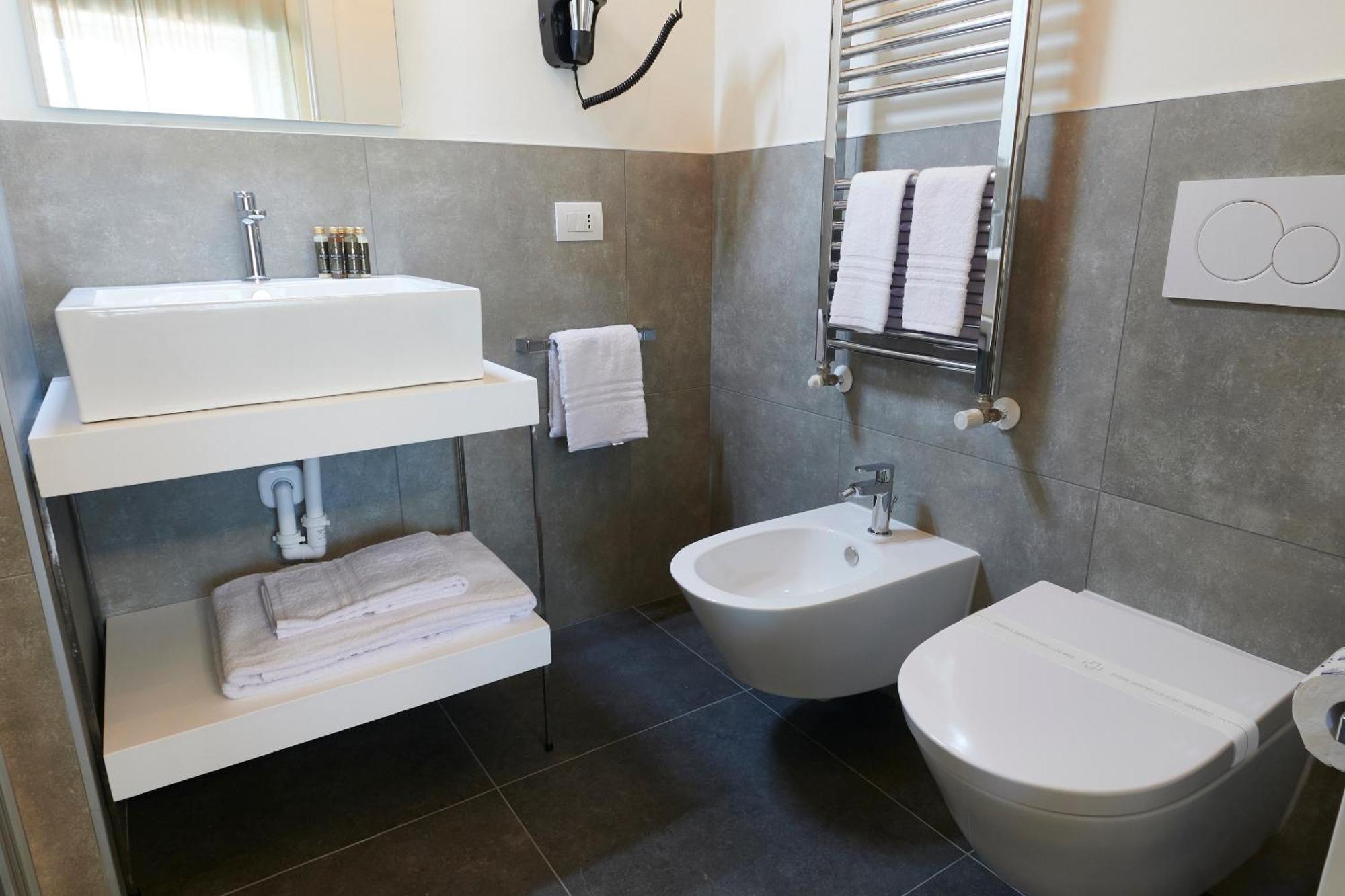 White Ribbon Hotel Milan Luaran gambar