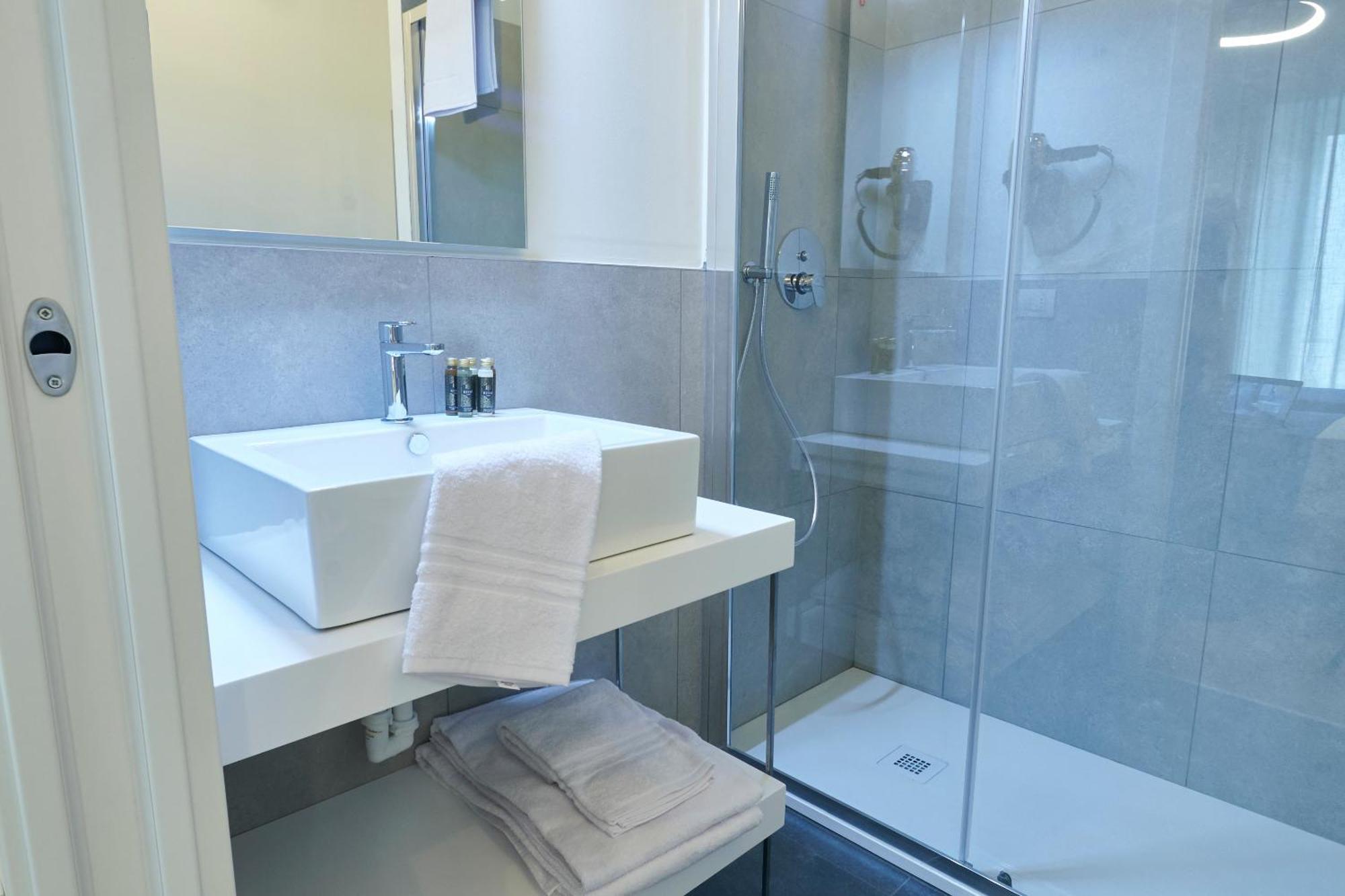 White Ribbon Hotel Milan Luaran gambar
