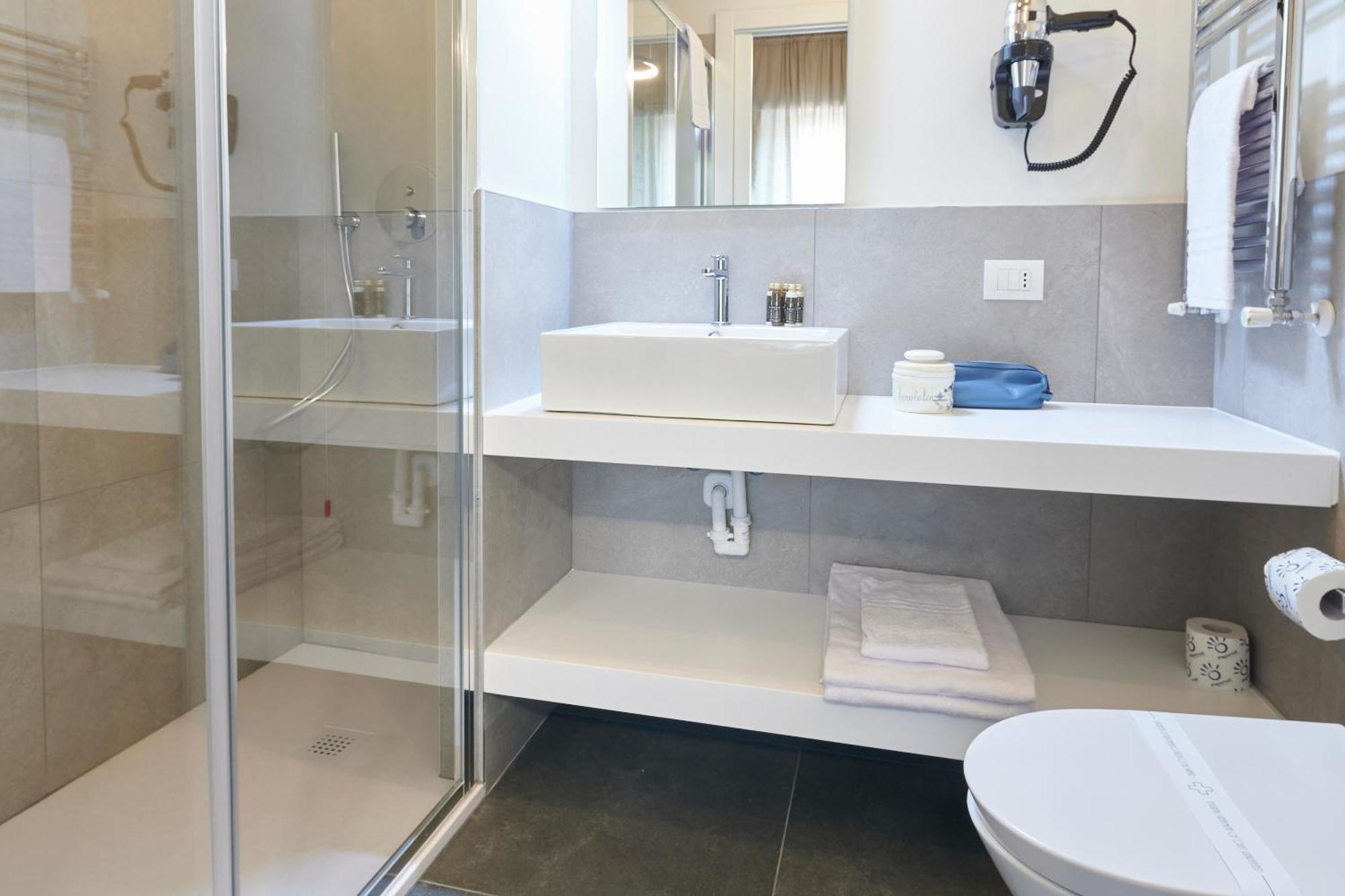 White Ribbon Hotel Milan Luaran gambar